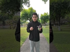 Dimostrazione all'aperto del walkie-talkie M-798