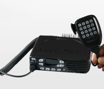 Trasmettitore radio mobile Walkie Talkie auto 25W VHF DMR TKD840 / TKD740 veicolo montato radio bidirezionale