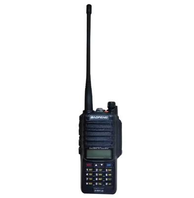 Due vie Baofeng UV-9R Walkie Talkies a lungo raggio UV 9R UV9R con microfono Radio a buon mercato senza mani